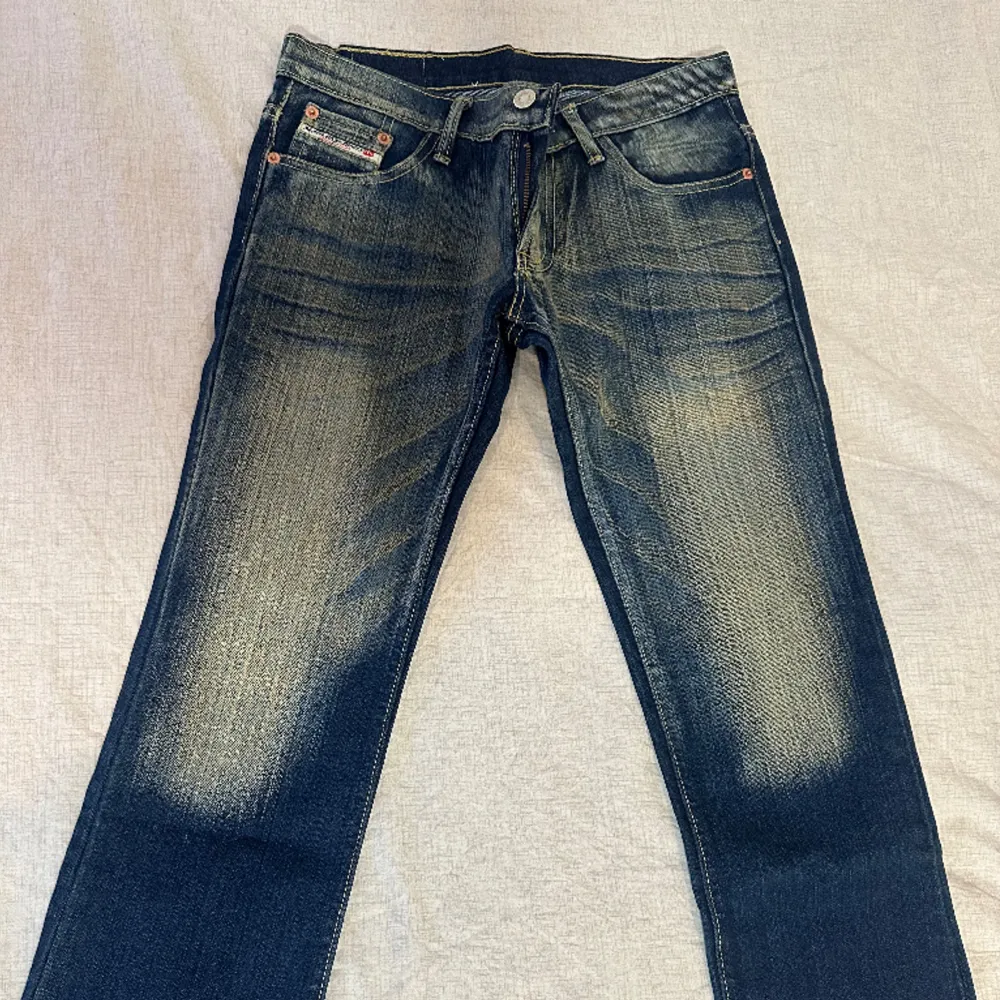 Lågmidje jeans från märket M, Mars . Jeans & Byxor.