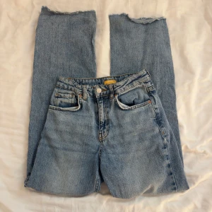 straight jeans - superfina jeans från gina young i stl 152, säljer då de inte passar längre 💓  superfint skick, passar någon som är 155-160cm lång