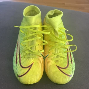 Hej jag säljer mina forbollskor  - 42 skick 8,5/10 Nike mercurial fotbollskor