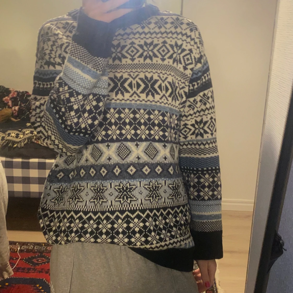 Blå/vit stickad tröja - 90