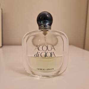 Giorgio Armani Aqua di Gioia. Eau de parfum. 50 ml ca 45% kvar av flaskan. 