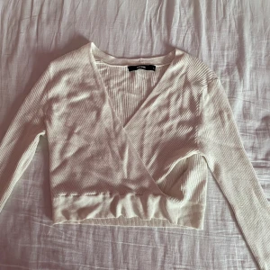 Topp - Vit topp ifrån BikBok storlek L 🤍🤩 