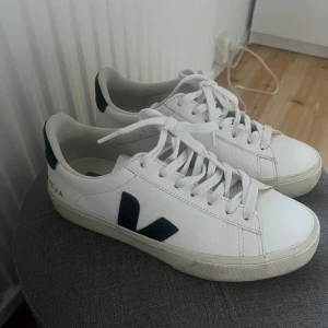 Veja skor - Skitsnygga skor från veja. Använda ett fåtal gånger! Strl 38,5💕  Skriv för fler bilder!