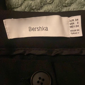  kostymbyxor från Bershka  - Skräddarsydda byxor med vida ben från Bershka 