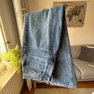 Weekday jeans ✨✨✨ - Jeans i modellen ROWE från weekday! Rak passform i en fin blå färg! 