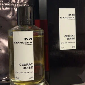 Mancera cedrat boise - Mancera cedrat boise, fräsch citrus doft perfekt nu till sommaren. Skulle säga att det är 100-110 ml kvar av 120. Är även öppen för byten