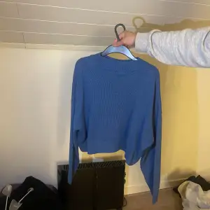 En fin blå tröja i väldigt bra skick!!💙💙