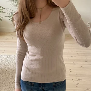 Pointelle mönster vintage långärmad topp coquette  - Storlek XS på lappen men passar också S bra, stretchig. Söt! 💋