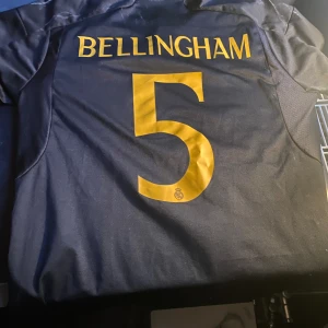 Bellingham fotbollströja  - Real Madrids tredje ställ  Strl xl Skick 10/10
