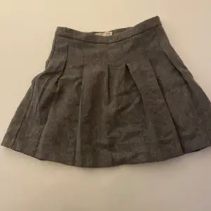 En kort tenniskjol från Zara. Egentligen för barn men funkar folk som är xs-s också! 🩷