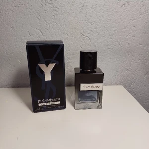 Ysl y edp - Mycket fräsch doft  Köpt för 1000 kr Intresserad av byten Se bild för mängd