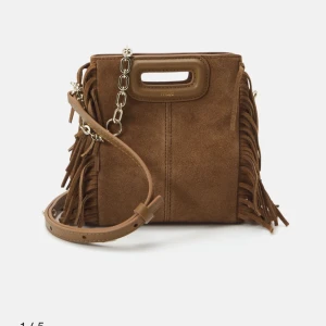 Maje väska - Säljer min maje väska mini i brunt mocha då jag inte använder den längre. Köptes för 2545kr på maje i Stockholm kvittot dustbag kedja och band finns kvar. Bra skick!
