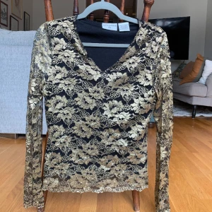 Mesh tröja - Jätte fin långärmad meshtröja, kommer dock tyvärr inte till användning längre💗