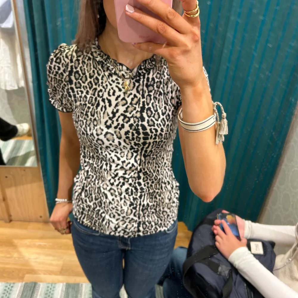 As snygg leopardtopp, oanvänd💘. T-shirts.