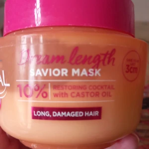 Loreal dream lengt savior mask - En hprmask från loreal. Den är i gått andvönt skick.  Ungefär halva qv produkten är kvar. Helt ny kostar en runt 60-70 men säljer den för 30. Priset kan diskuteras. Hör av dig vid mer funderingar💗