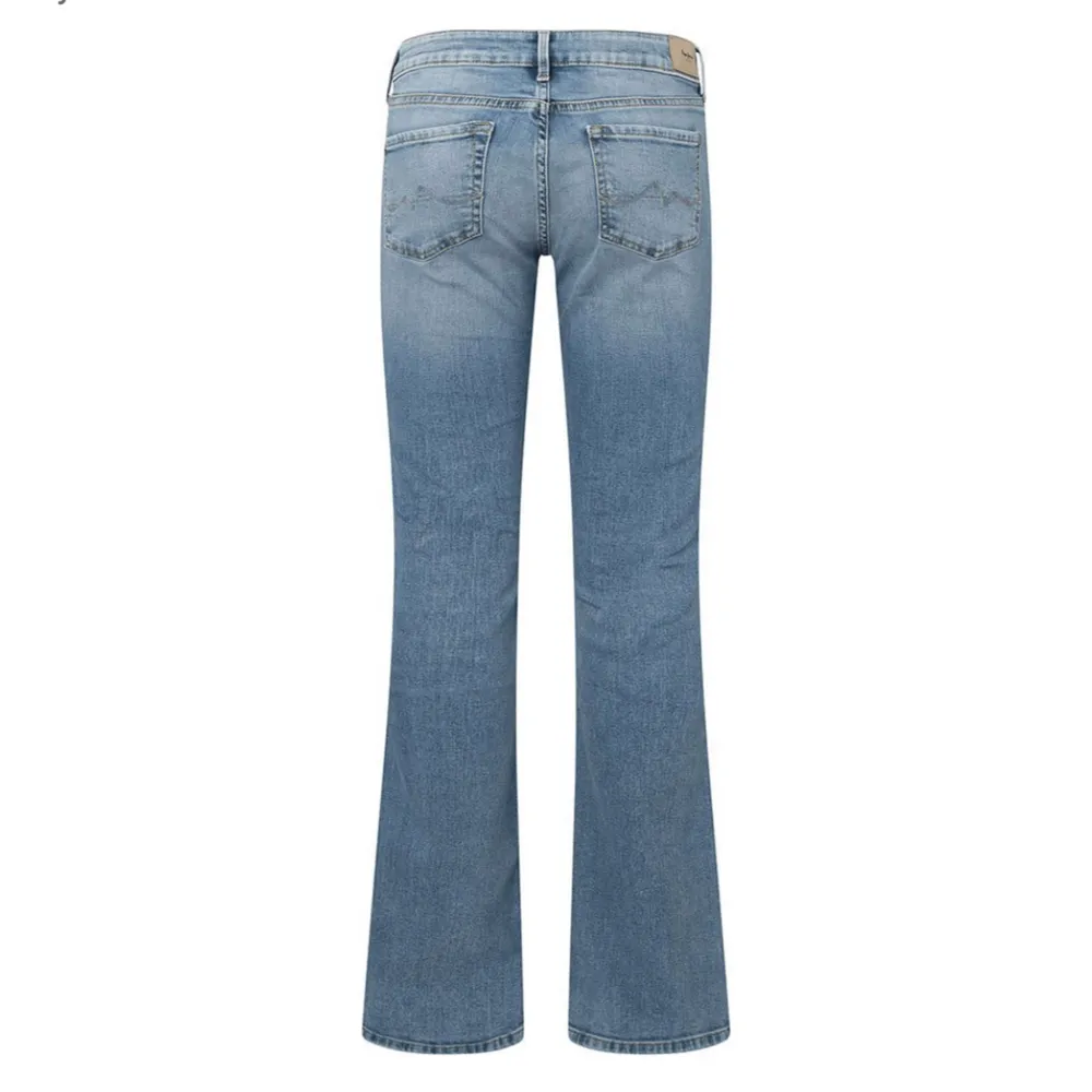 Jättesnygga oanvända Pepe jeans perfekt till sommaren! I strlk 27/32 och i så snygg färg!. Jeans & Byxor.