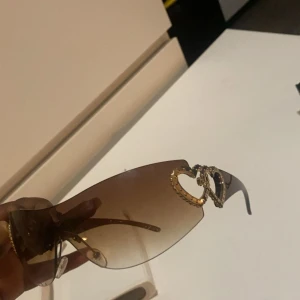  Solglasögon  -  Den är från SHEIN 