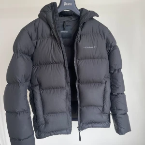 Peak Performance Vinterjacka stl; M - Bra skick! Stl M Herr. Kommer ej ihåg nypris, mitt pris 600kr.