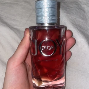 joy dior parfym - !!RESERVERAD!!dior parfym som tyvärr inte kommer till användning. använda fåtal gånger. säljer 