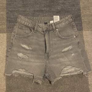 Jeans shorts från hm. Aldrig använda, som nya. Kontakta mig privat vid intresse eller frågor