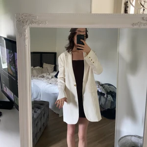 Snygg overzized linne kavaj - Ifrån H&M och är i storlek Xs , köp för 50 kr   