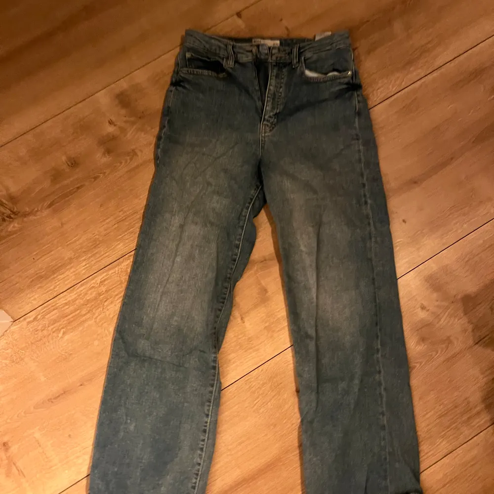 Blåa jeans från Cubus, väl använda men inga defekter, wide leg(midwaist). Jeans & Byxor.