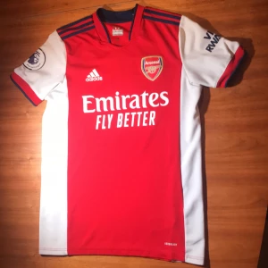 Arsenal Tröja - Aubameyang nr 14  Använd i ungefär 1 år, säljer för den har blivit för liten.