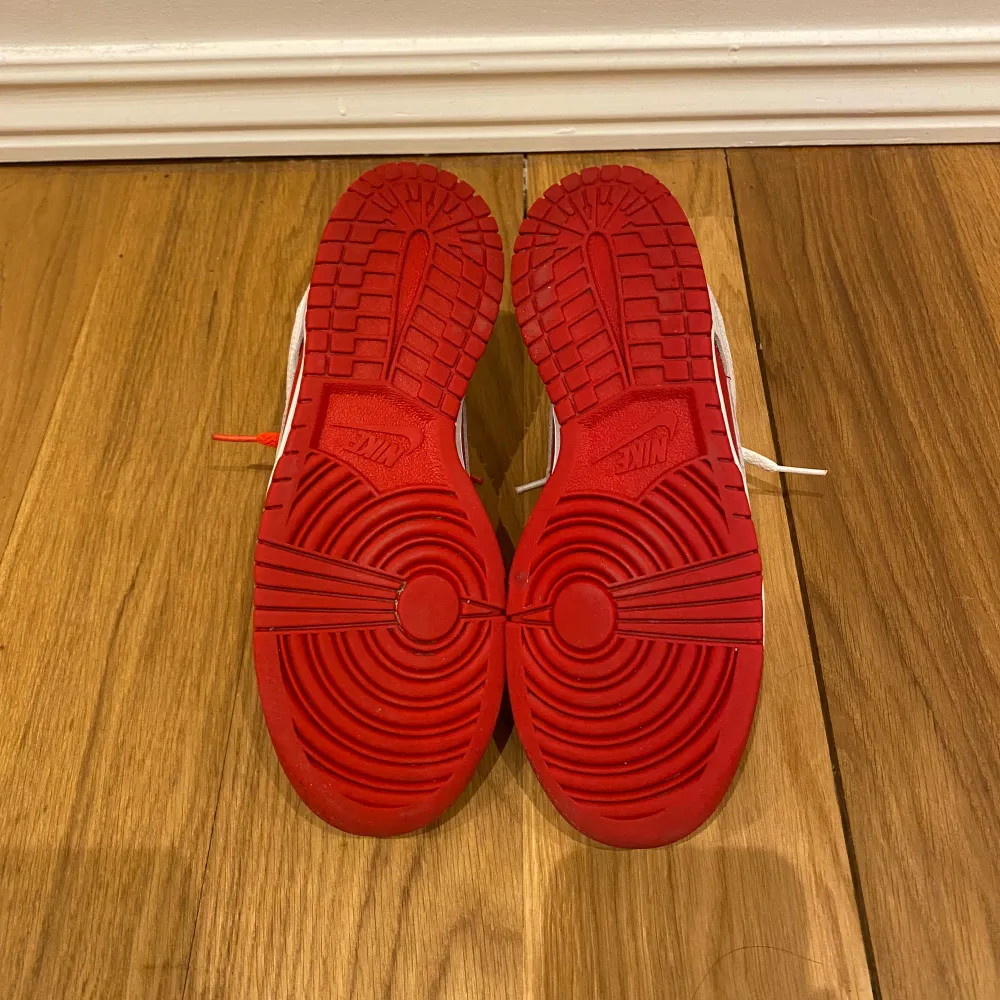 Nike skor i ett bra skick! Helt nytvĂ€ttade och renađ. KengĂ€t.