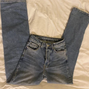 Jeans - Mycket bra skick, raka jeans från BIKBOK W26 L32