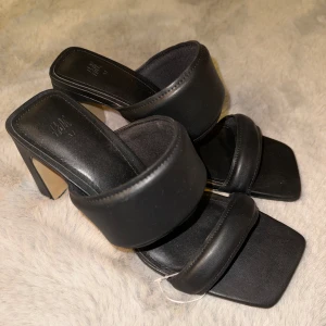 Svarta klackar oanvända  - Superfina klackar som är helt oanvända🩷 