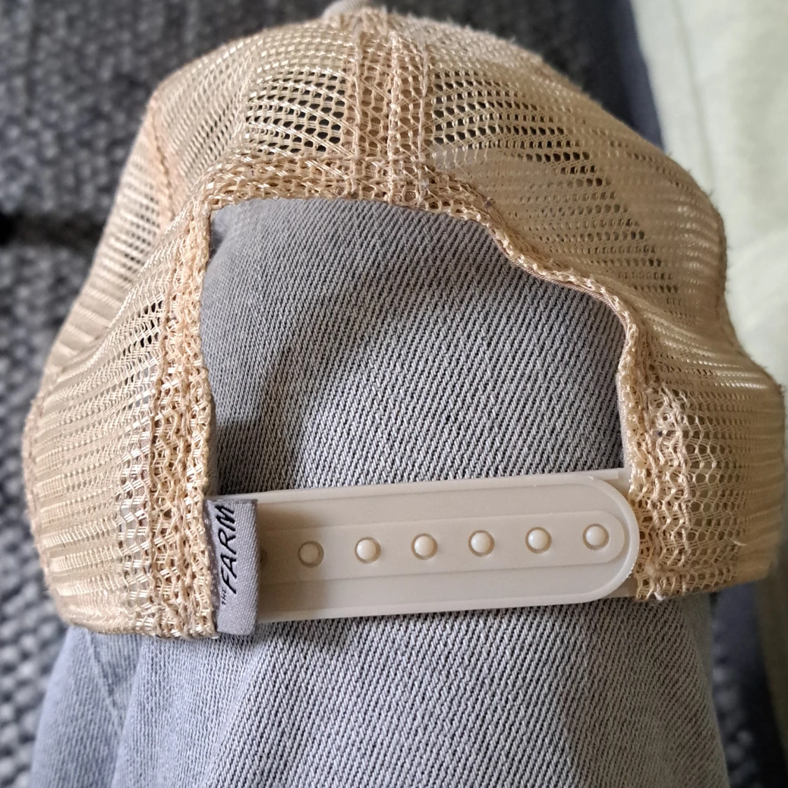 En "The farm" keps, lejon - 93