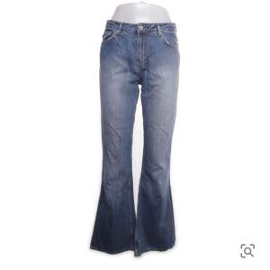 Jättecoola jeans från Polo Ralp Lauren som tyvärr är för kort för mig som är 176 cm lång. Midjemåttet är 80 och innerbenslängden är 86 cm. Hör av dig via intresse!😊