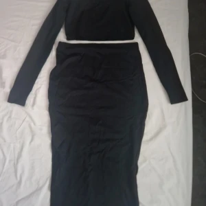 Kjol och topp - Oanvänd sett från shein. Endast testad. Stl M