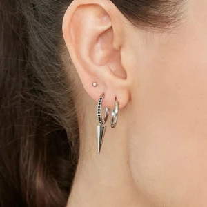Edblad Peak Hoop Örhänge - Säljer endast ETT edblad peak hoops örhänge då jag tappade bort den andra. I perfekt skick!!