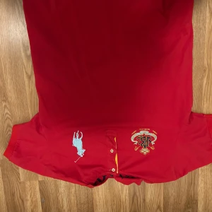 Peke och stickat - Olika plagg allt från M-XL Skriv ett dm för pris per och storlek för intresse av någon