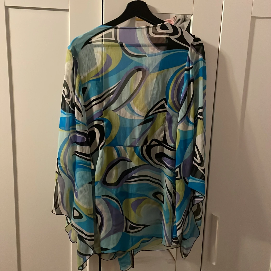 Genomskinlig mönstrad klänning  - 90