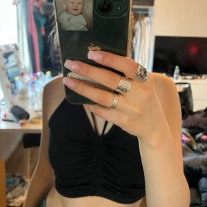 Söt topp - Supersöt topp som passar nu till sommaren eller på fest. Från shein men nästan aldrig använd så den är i superfint skick😍