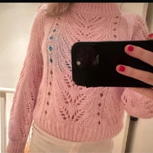 Rosa stickad tröja  - Rosa stickad tröja från HM i storlek S🤍