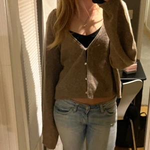 Kofta  - Säljer denna brun/beiga koftan😄köp för 160+frakt