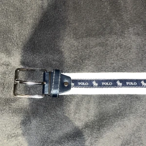 Ralph-Lauren bälte - Äkta Ralph-Lauren bälte, knappt använt så i toppskick. Nypris 899kr.💗
