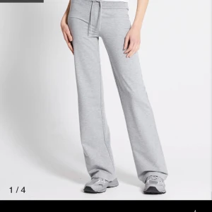 Low Waist - Low waist byxor, ifrån lager 157 storlek M passar mig som är 168cm. Helt nya med prislapp! 🫶🏻