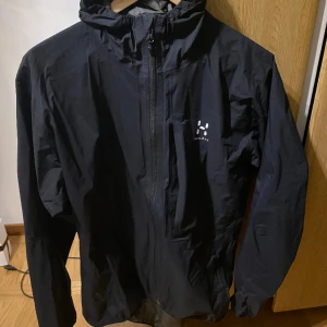 Haglöfs jacka - En fin haglöfs jacka använda ett få tal gånger fin till våren