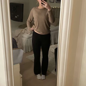 Yogapants hm - Svarta Yogapants ifrån hm, säljer åt syrran💕 knappt använda, storlek s, 120 kr + frakt