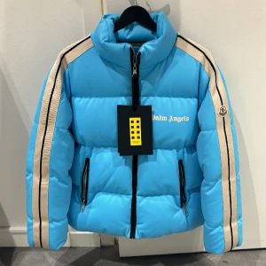 Moncler X Palm Angels rodman jacka - Mycket sällsynt jacka!  Skick: helt ny Storlek: 0 (sitter som S) 