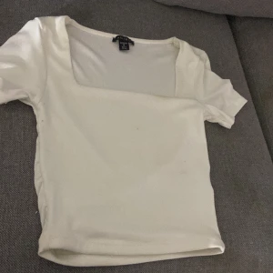 Splitter ny vit topp - Köpte denna nyligen, har bara använt 2 gånger. Den är i storlek S.