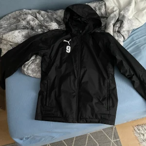 Puma regnjacka - Storlek s 