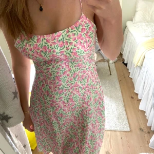 Klänning - Jätte fin sommar klänning från Zara som jag aldrig har använt och köpt för ca 2 år sen💗