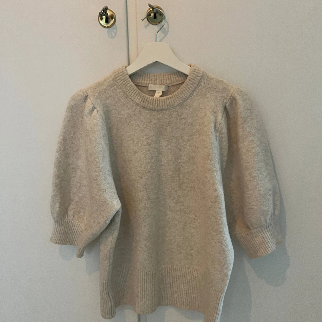 Beige stickad tröja - 90