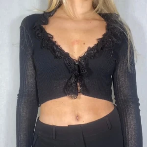 Kofta topp vintage - Finns att köpa på jealoussecondhand.com