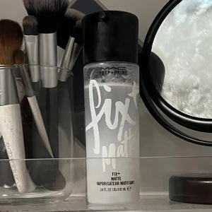 Fix it spray Mac - En fixing spray som knappt är använd🫶🏻